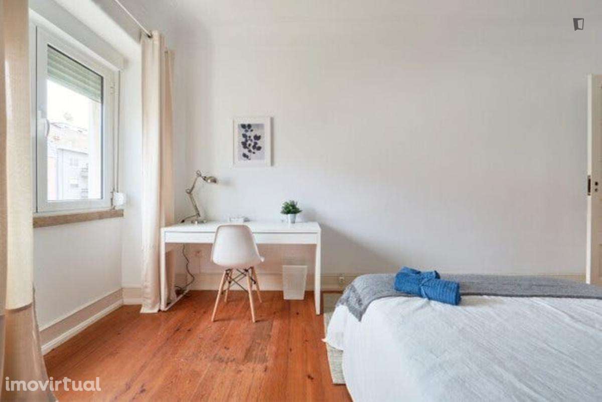 Quarto - localizado em Alameda Lisbon - Grande imagem: 3/17