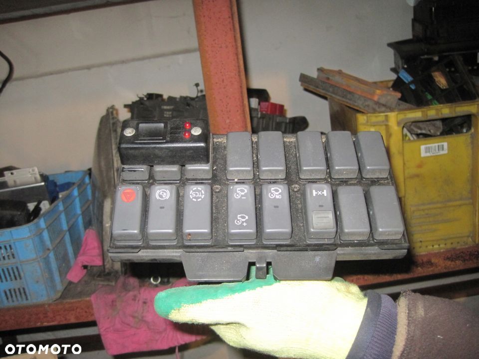 PRZEŁĄCZNIKI KOKPITU VOLVO FL FE EURO 4 5 - 2