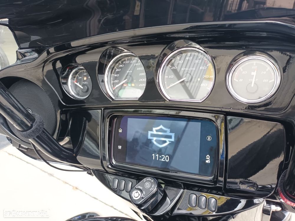 Harley-Davidson FLHXS Street Glide Special - 16