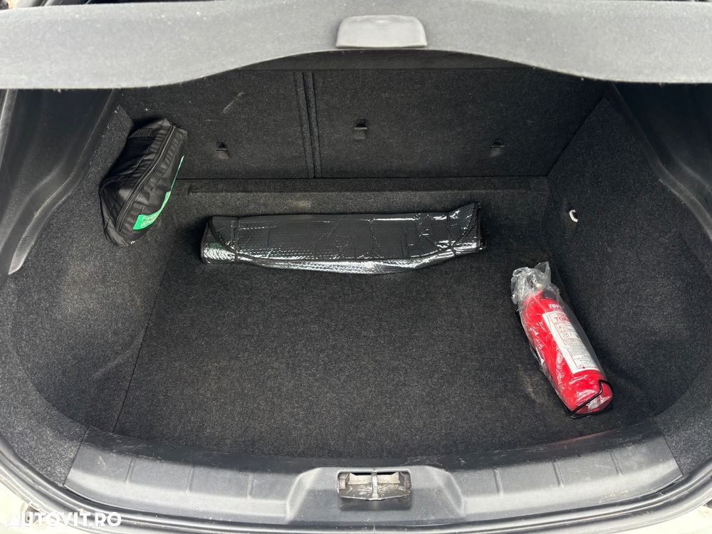 Volvo V40 D4 VEA R-Design - 12