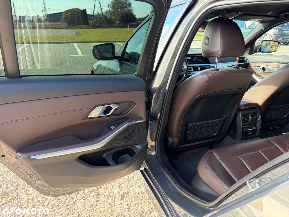 BMW Seria 3 330e Luxury Line - 14