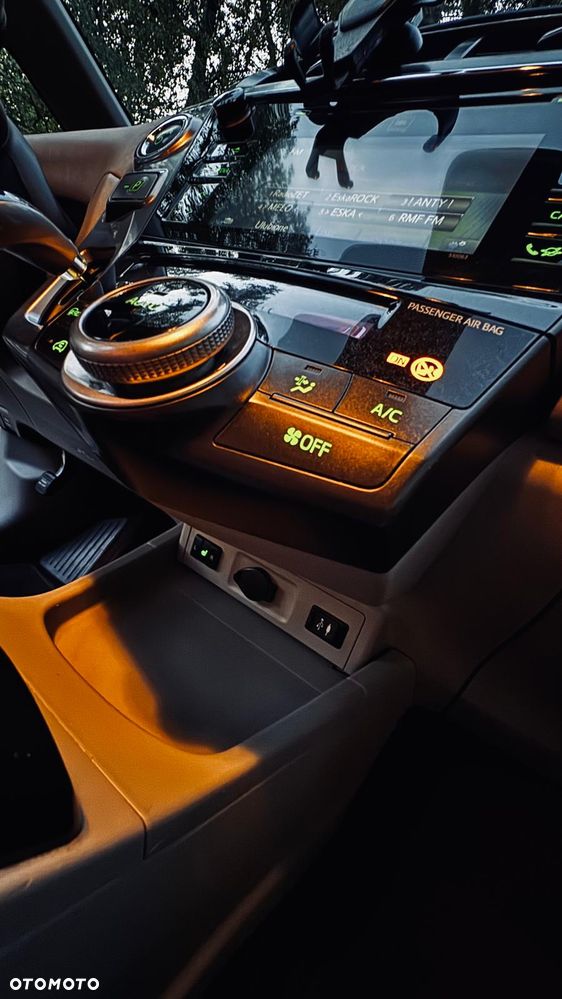 Toyota Prius+ Hybrid 135 Prestige - 11