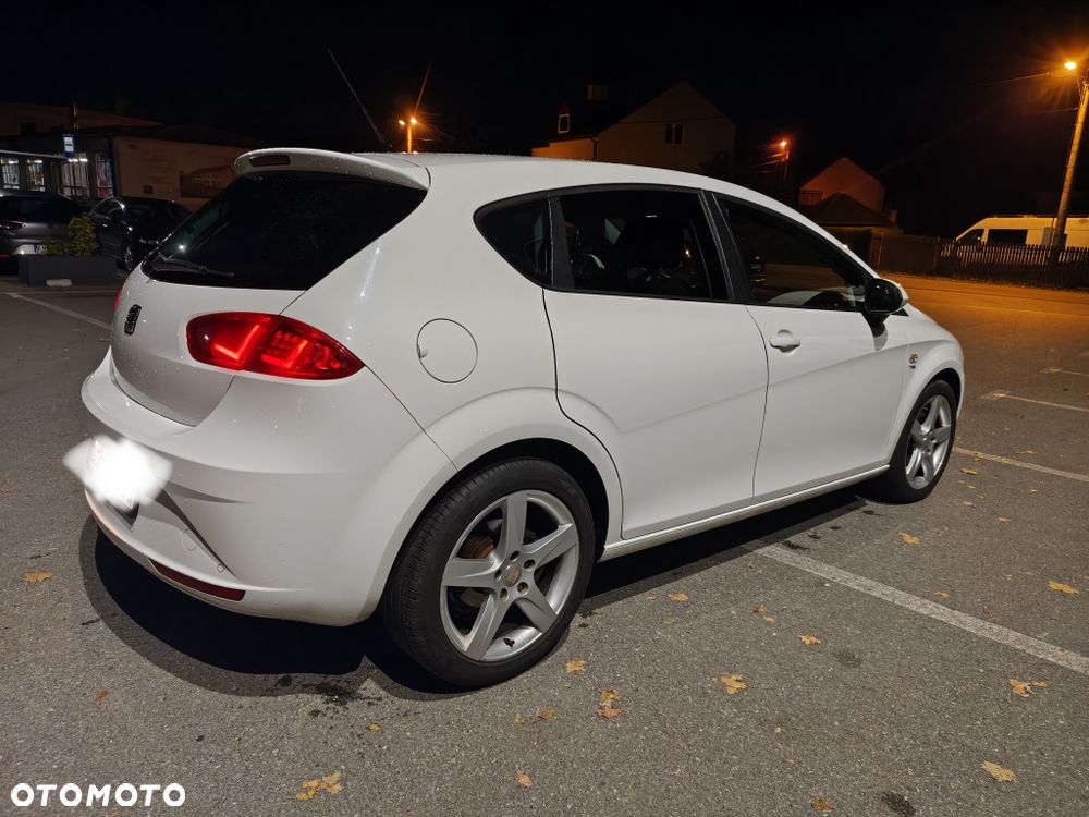 Seat Leon 2011 photo 2