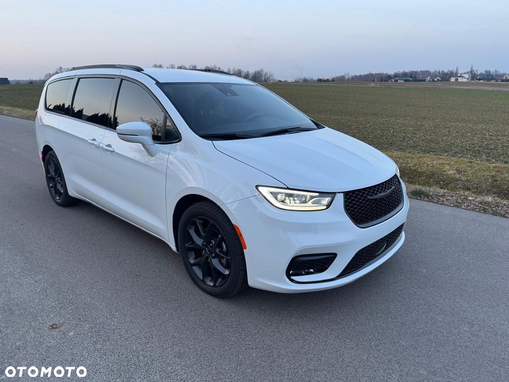 Chrysler Pacifica - 4