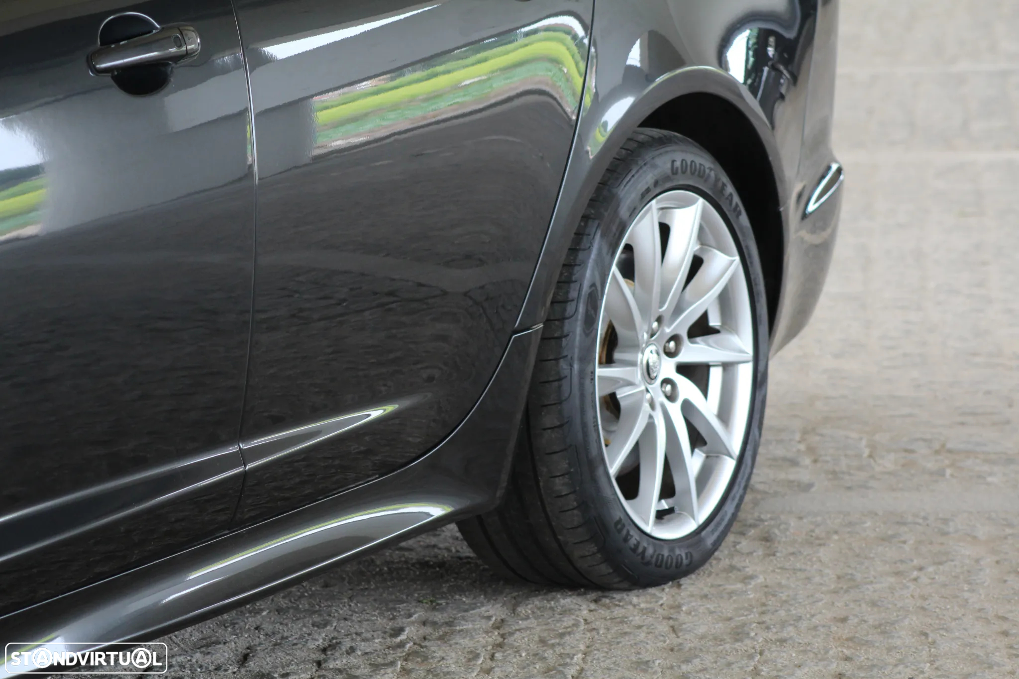 Jaguar XF Sportbrake 2.2 D R-Sport - 13