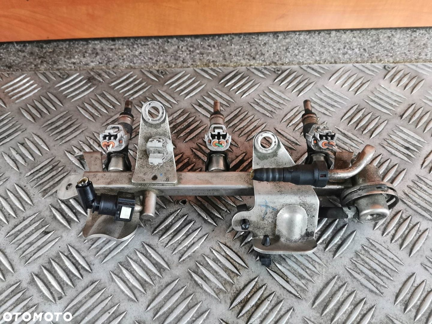 LISTWA WTRYSKOWA RENAULT CLIO IV OE 175201470R - 2