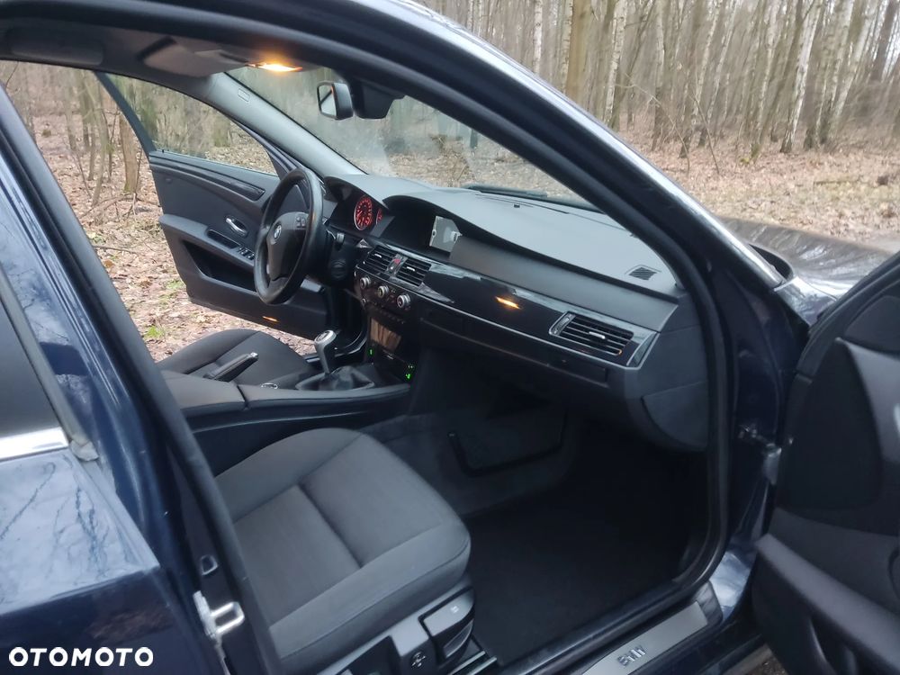 BMW Seria 5 520d Edition Exclusive - 32