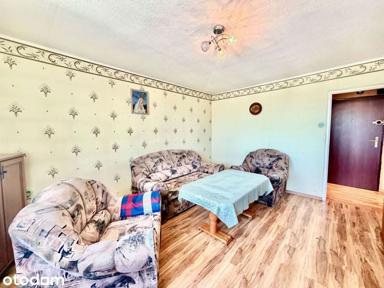 TRZY POKOJE, BLOK Z WINDĄ