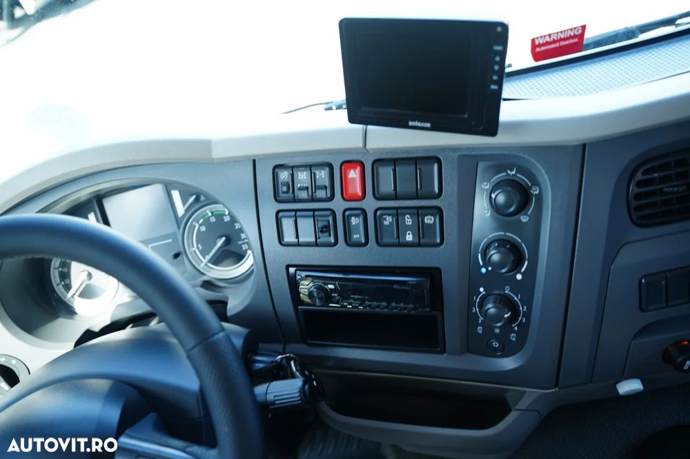 DAF LF 250 / 4X2 / LIVRARE - 7.3 + HDS HYVA HB 150X -E3 / RADIOCOMANDĂ / ROTATOARE / MAX. CAPACITATE DE RIDICARE: 5200 KG / EURO 6 - 31