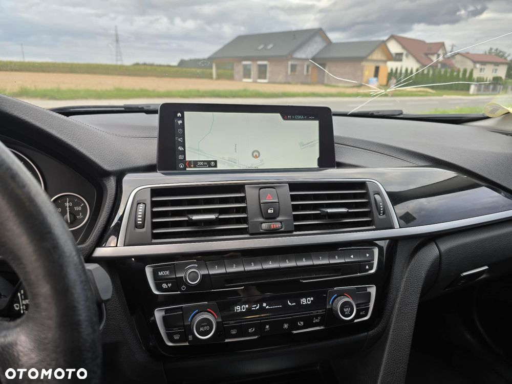 BMW Seria 3 318d Sport Line Shadow - 13