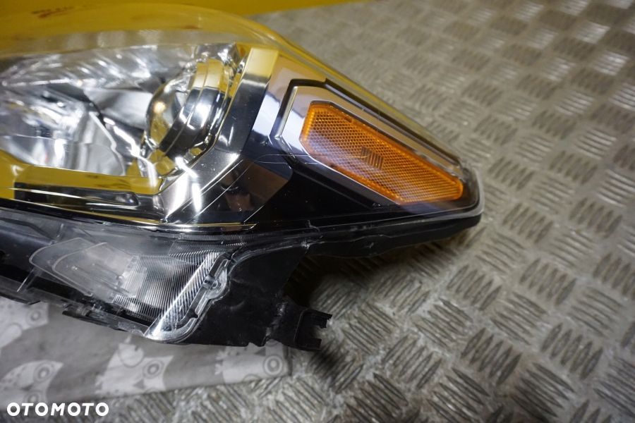 TOYOTA TACOMA 2016- REFLEKTOR LAMPA SOCZEWKOWA BEZ LED JASNA LEWA USA - 16