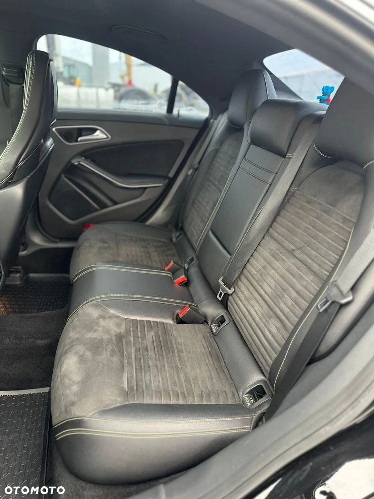 Mercedes-Benz CLA AMG 45 4Matic AMG Speedshift 7G-DCT Yellow Night Edition - 29