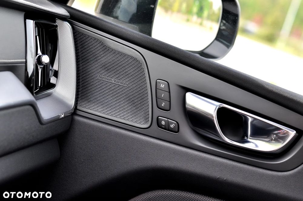 Volvo XC 60 T6 AWD Recharge Geartronic RDesign - 29