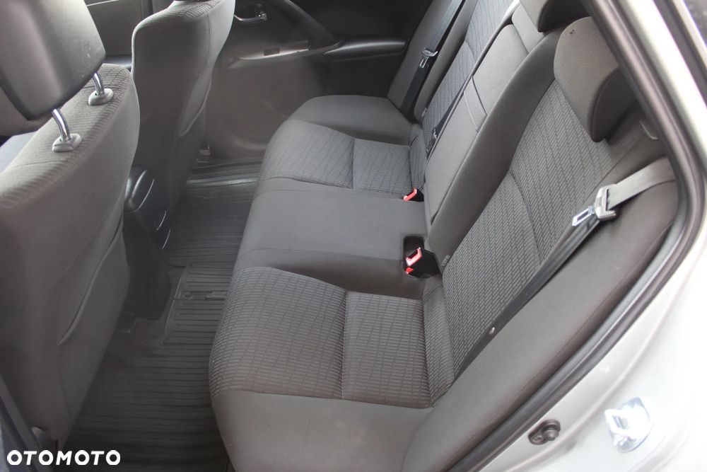 Toyota Avensis - 24