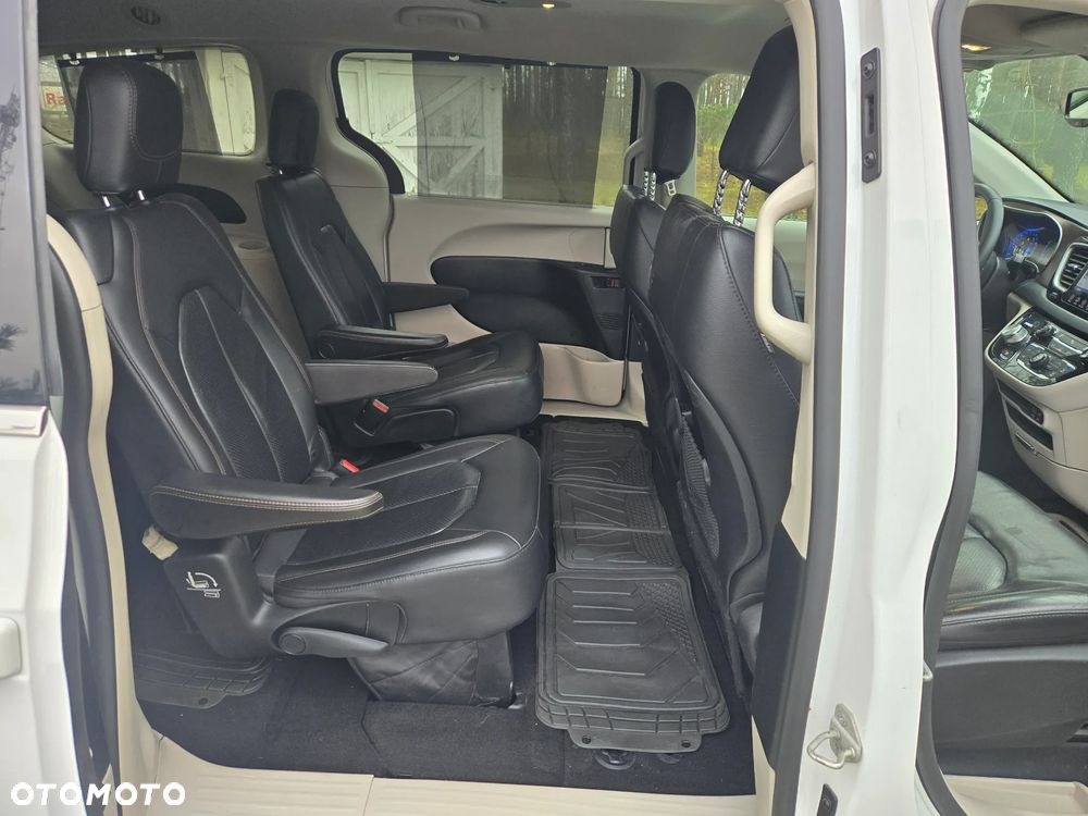 Chrysler Pacifica - 14