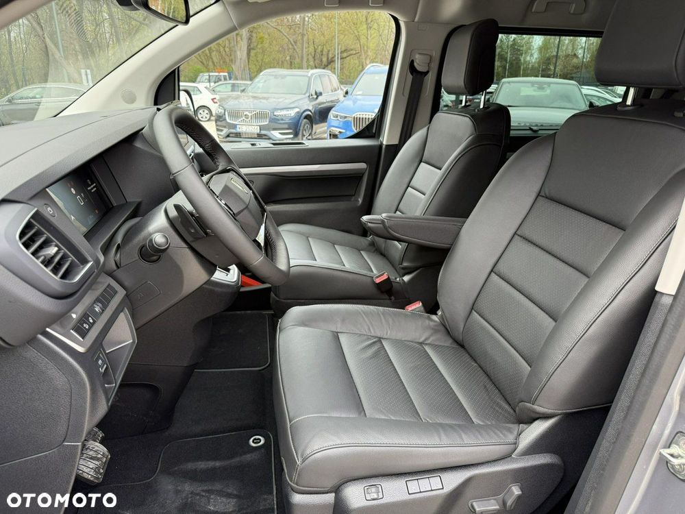 Peugeot Traveller - 19