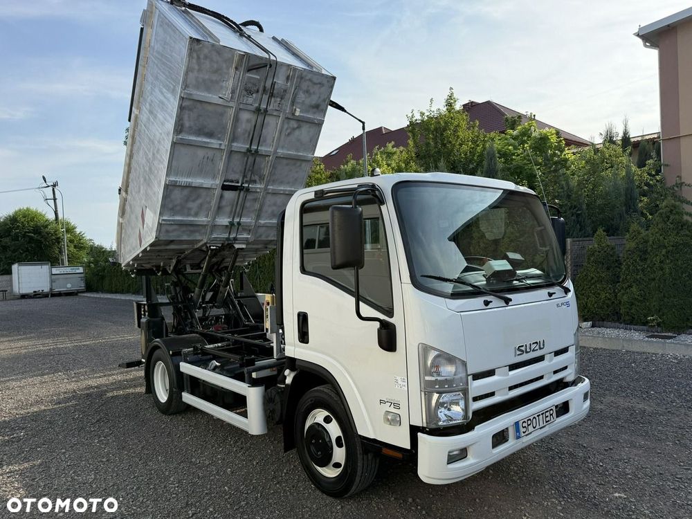 Isuzu P75 - 17
