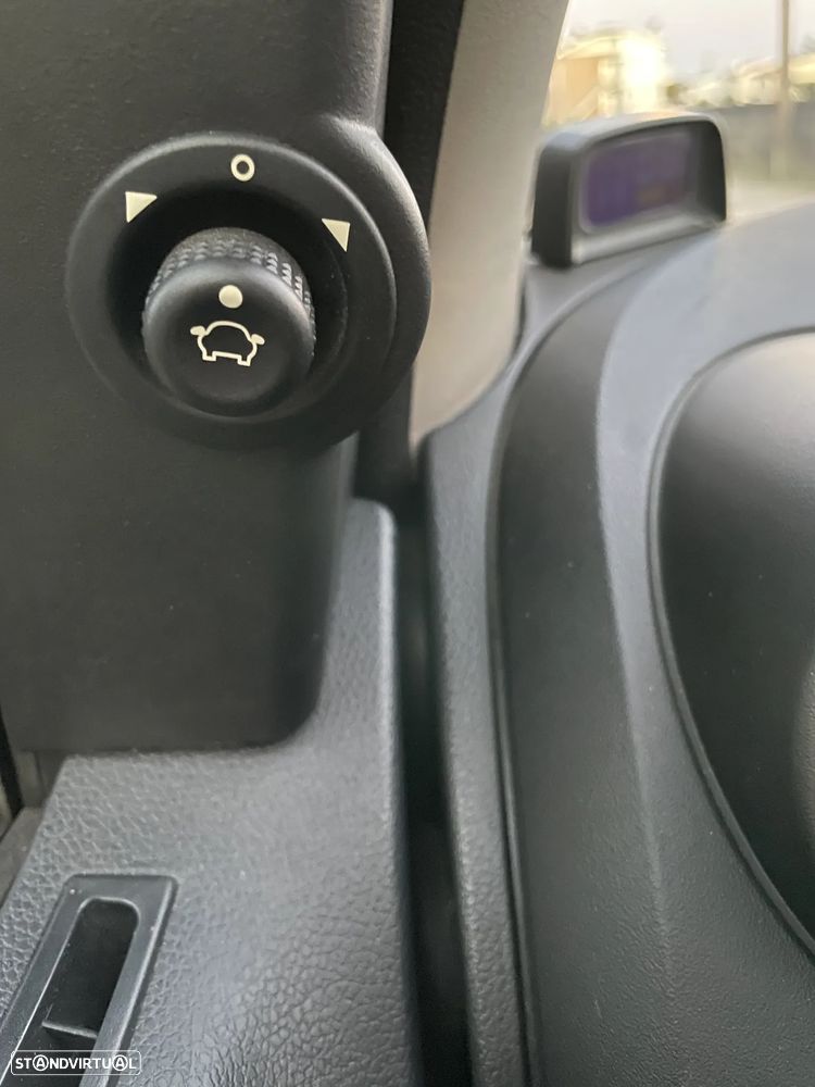 Ford Fiesta 1.25 Ghia - 27