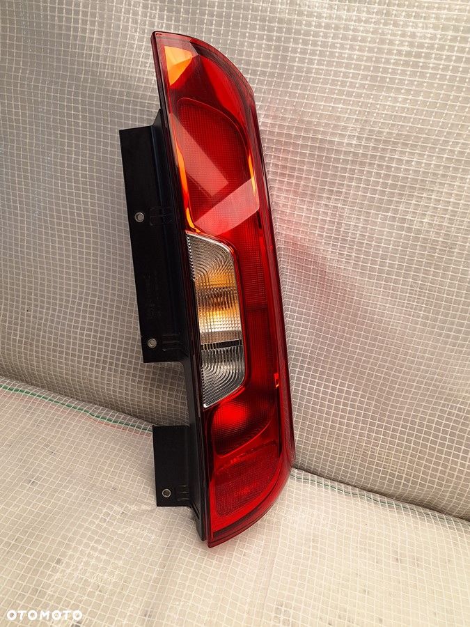 lampa tyl tylna prawa fiat doblo II lift III 2015- wersja z drzwi 51910540 europa orginal demontaz - 1