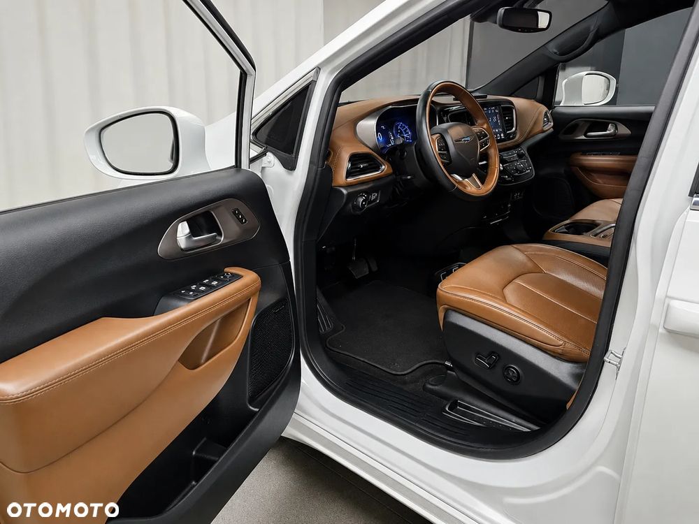 Chrysler Pacifica - 15