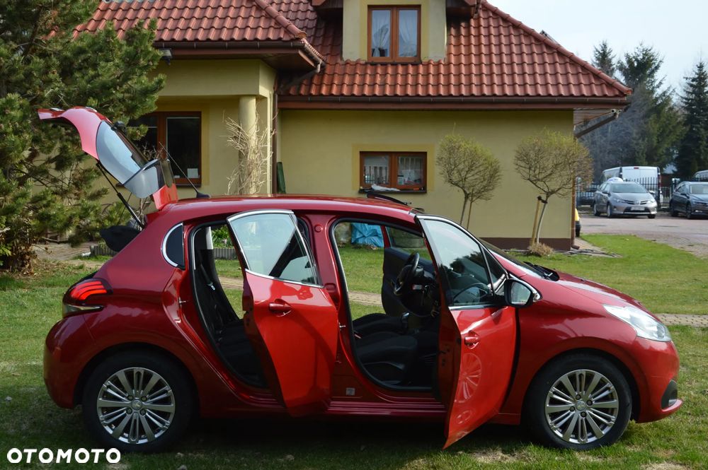 Peugeot 208 - 13