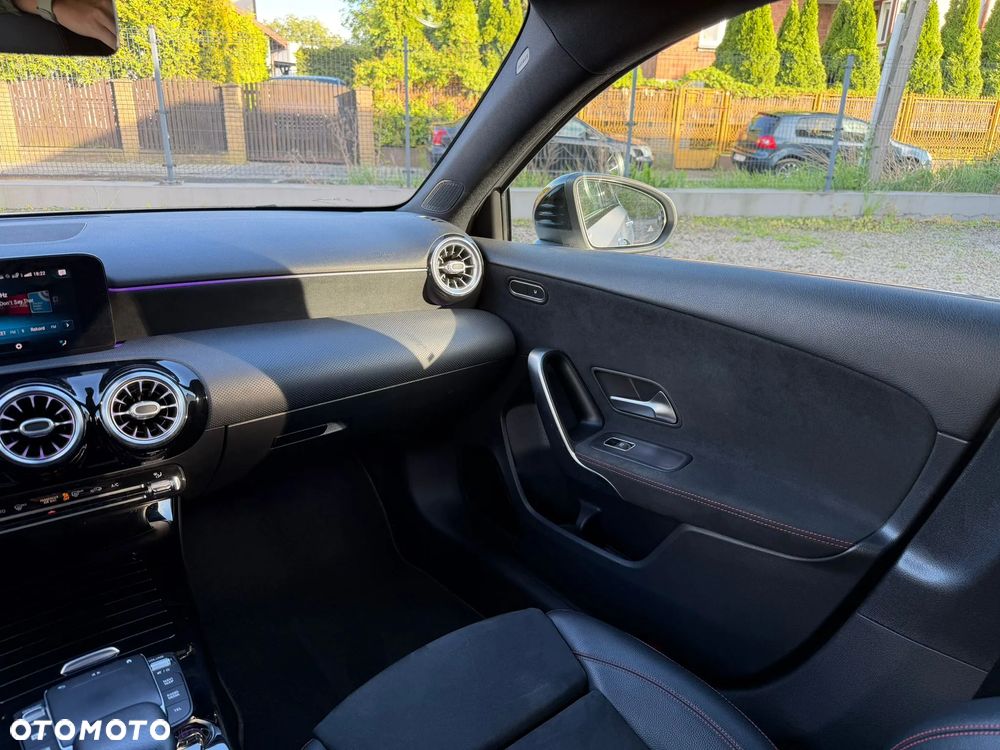 Mercedes-Benz Klasa A 220 4-Matic AMG Line 7G-DCT - 20