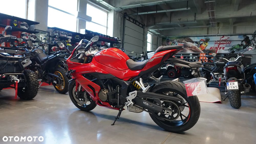 QJMOTOR SRK 800RR - 6
