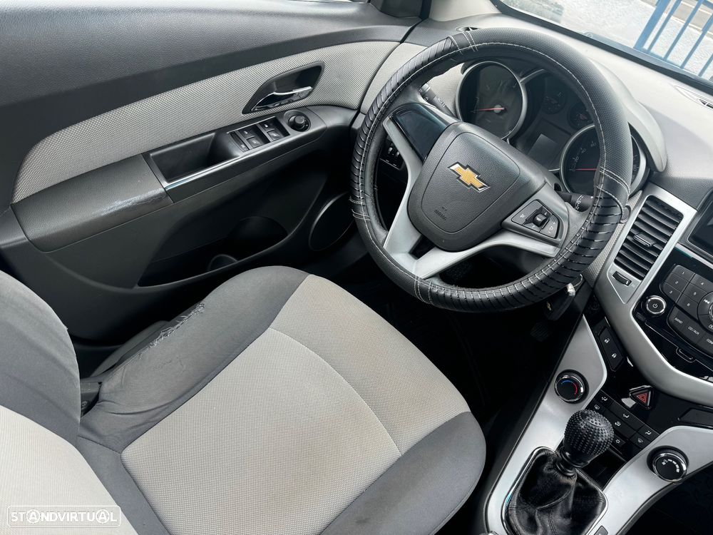 Chevrolet Cruze 1.6 LS - 13