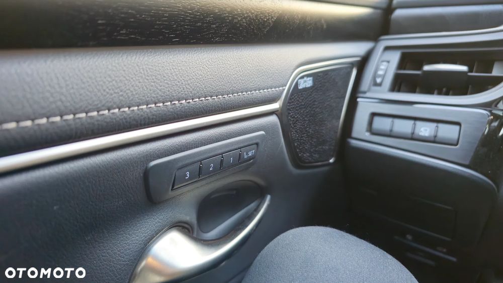Lexus ES 300h Prestige - 12
