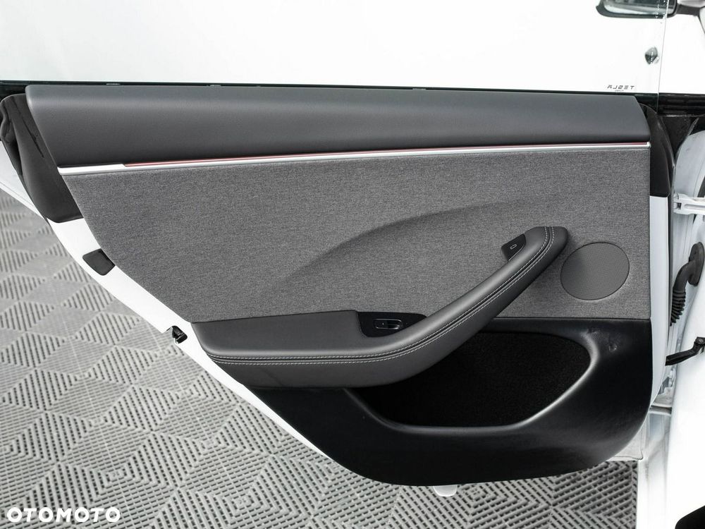 Tesla Model 3 - 23