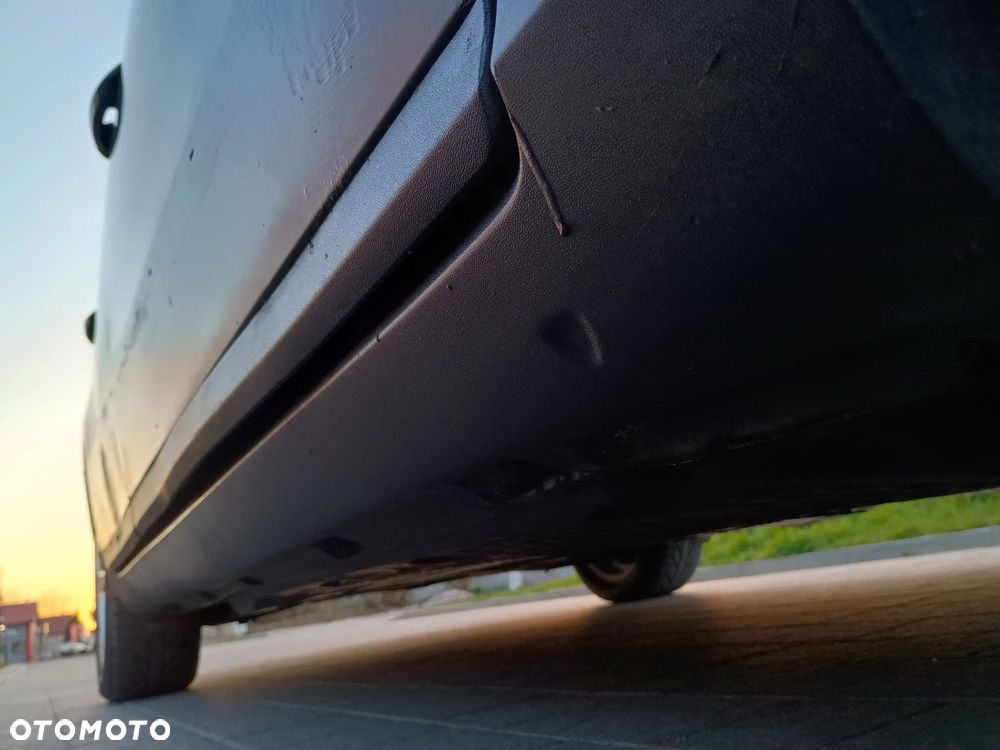 Volkswagen Passat 1.9 TDI Comfortline - 14