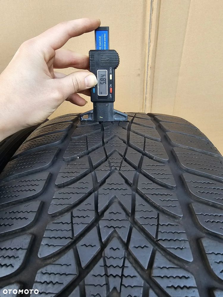 (O11) 235/45R17 94H 5,5mm 15r / Dunlop SP Winter Sport 4D - 3