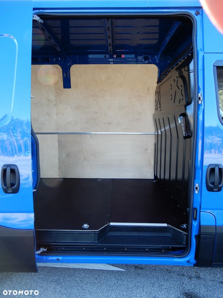 Iveco Daily 35S18 3.0 HPI 180 KM POWER Furgon Blaszak XXL 4.70 CM MAXI LONG Wysokość H2 1900 mm WZMACNIANE ZAWIESZENIE 968 Kg Ładowność HAK 3500 Kg Rozstaw Osi 4100 mm DMC 3500 Kg, WZMACNIANY Stan NOWY NIE UŻYWANY OKAZJA DOSTEPNY I GOTOWY - 20