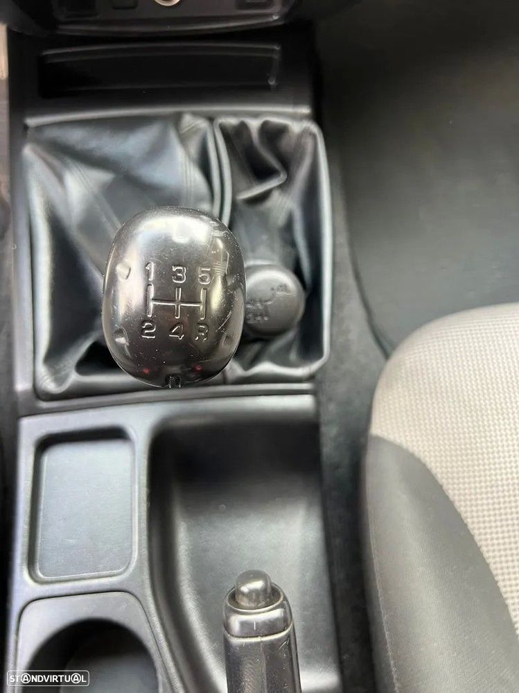 Mitsubishi L200 2.5 DI-D Club Invite AC 3L 4WD - 11