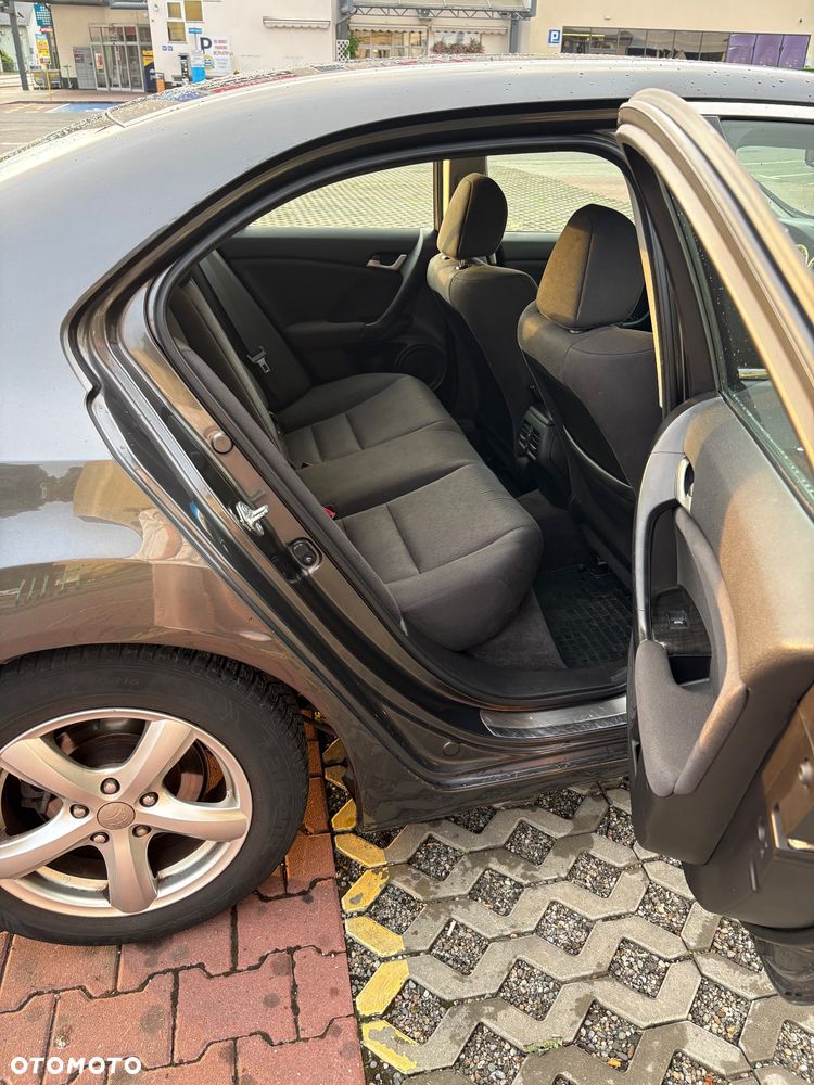 Honda Accord 2.0 Executive Nav - 29