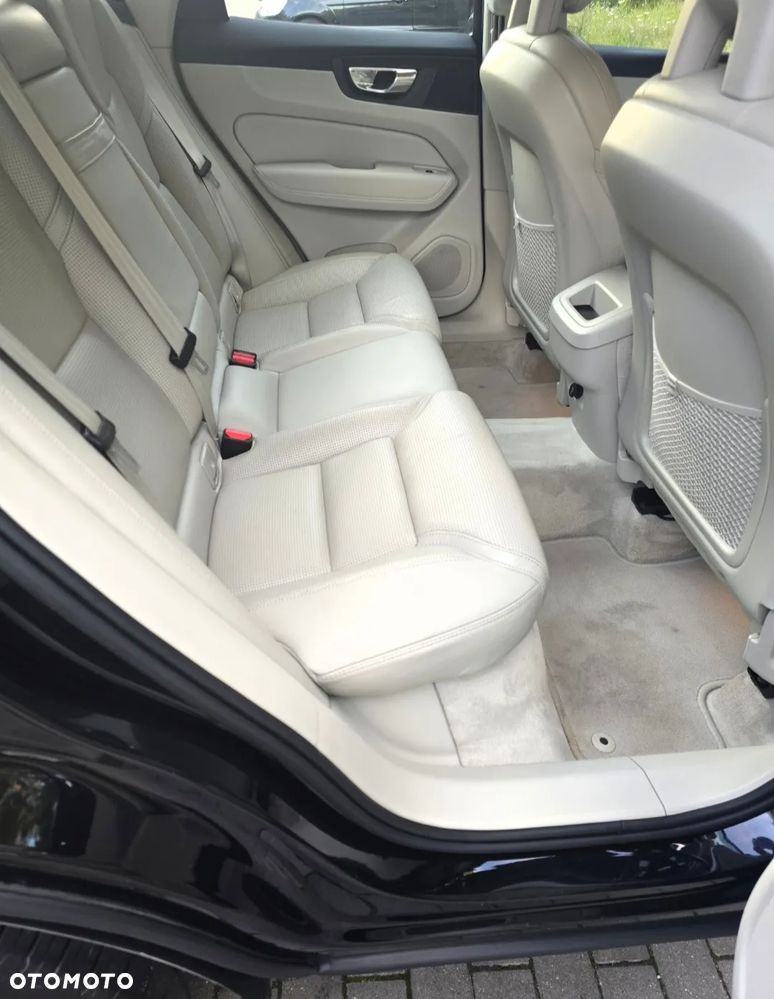 Volvo XC 60 T5 AWD Inscription - 24