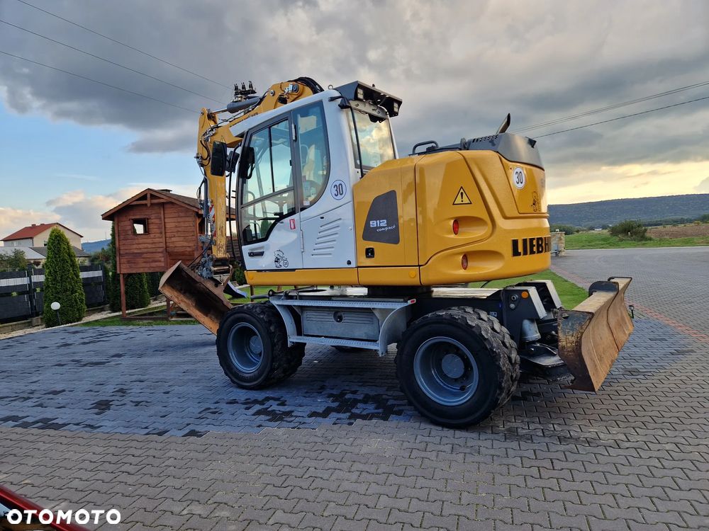 Liebherr A912 - 3