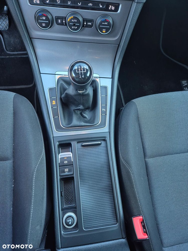 Volkswagen Golf 1.6 TDI BlueMotion Technology Comfortline - 13