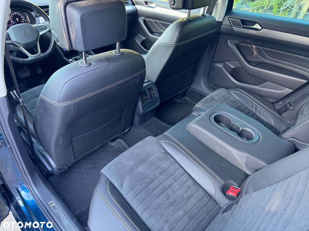 Volkswagen Passat Variant 2.0 TDI EVO Elegance DSG - 9