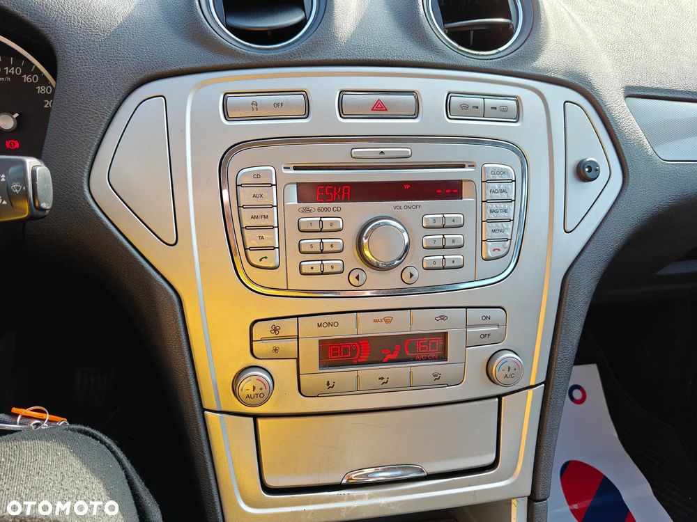 Ford Mondeo 2.0 Ghia X - 23