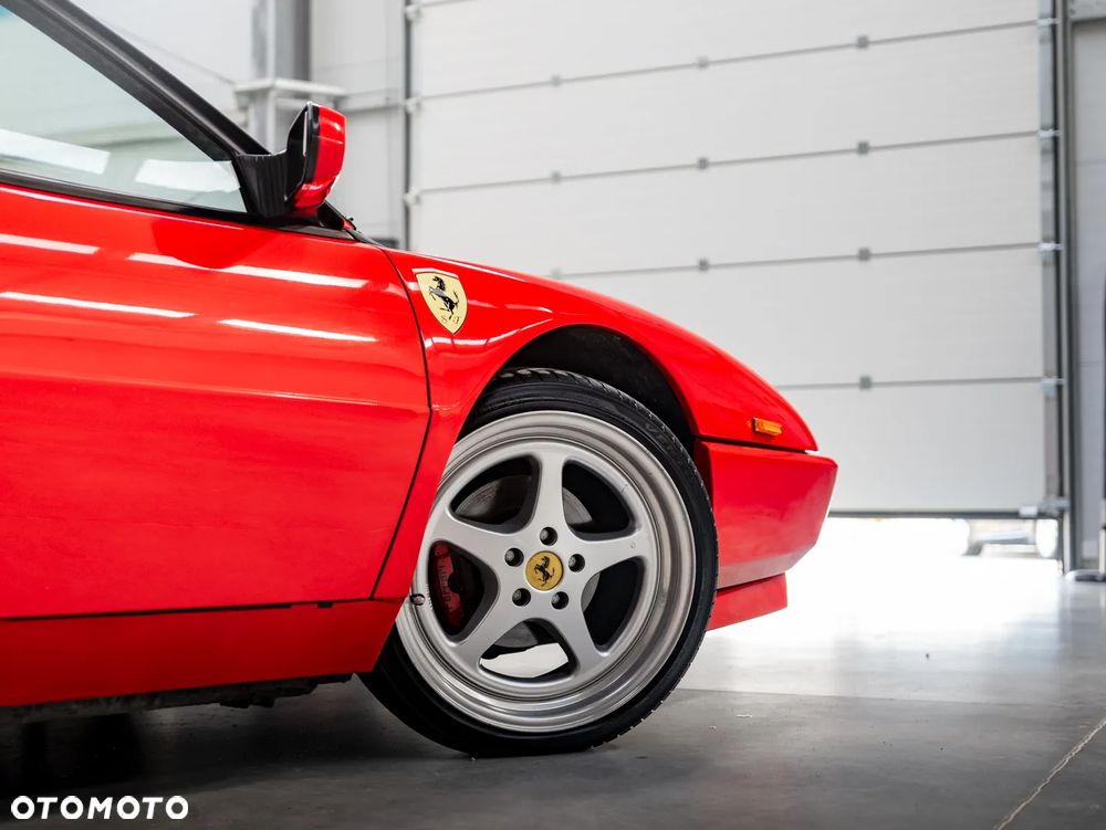 Ferrari Mondial - 18