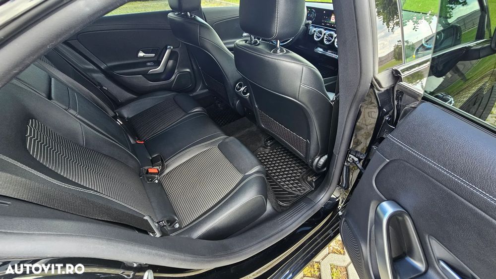 Mercedes-Benz CLA 200 - 40
