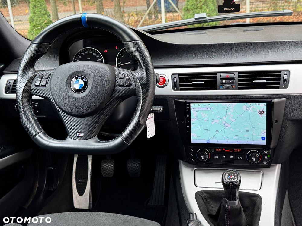 BMW Seria 3 320i - 24