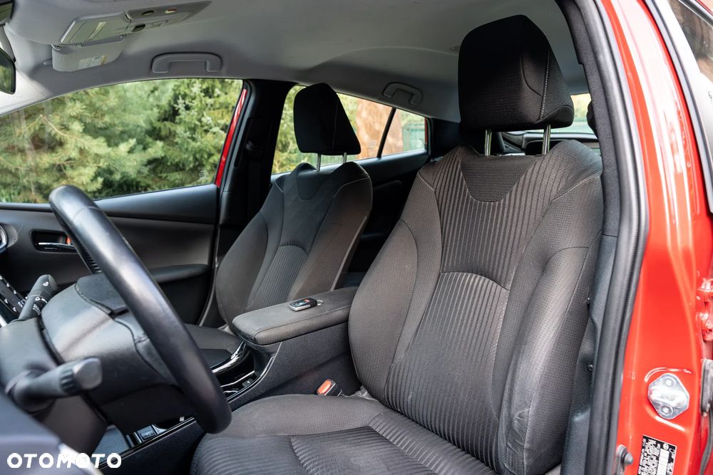 Toyota Prius Hybrid - 25