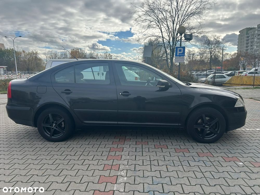 Skoda Octavia 1.6 FSI Ambiente - 4