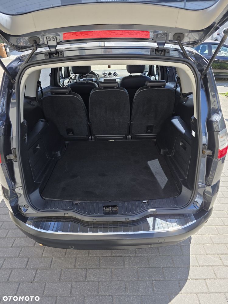 Ford S-Max - 12