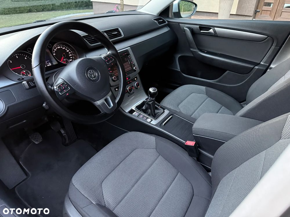 Volkswagen Passat 2.0 TDI Comfortline - 22