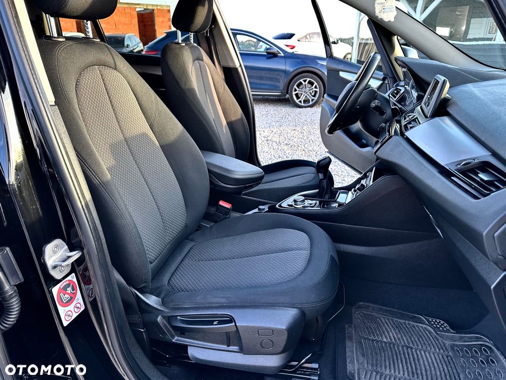 BMW Seria 2 218d - 10