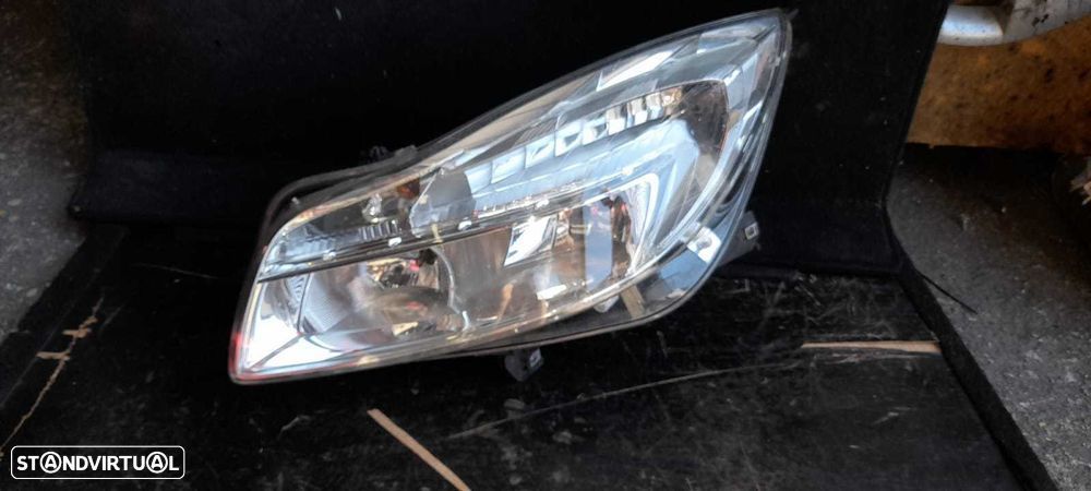 Farol esquerdo opel insignia 2010 - 1