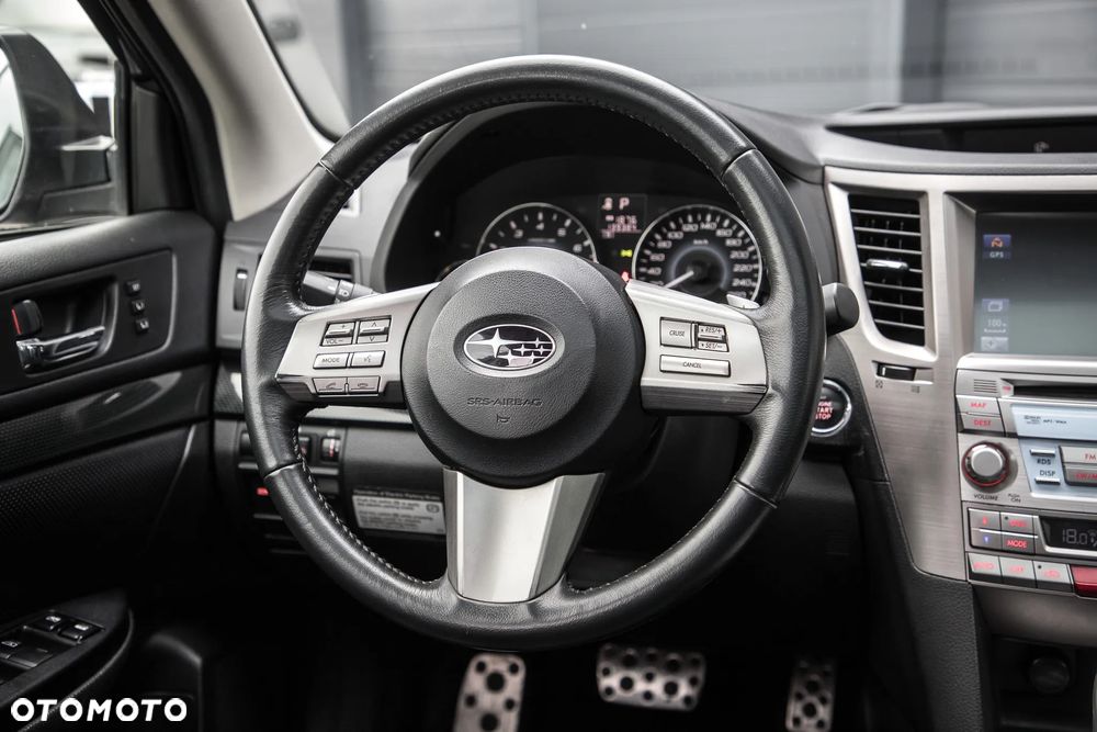 Subaru Legacy 2.5i GT - 11